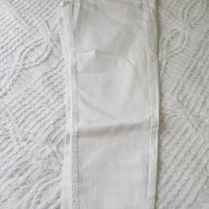 White boyfriend jeans